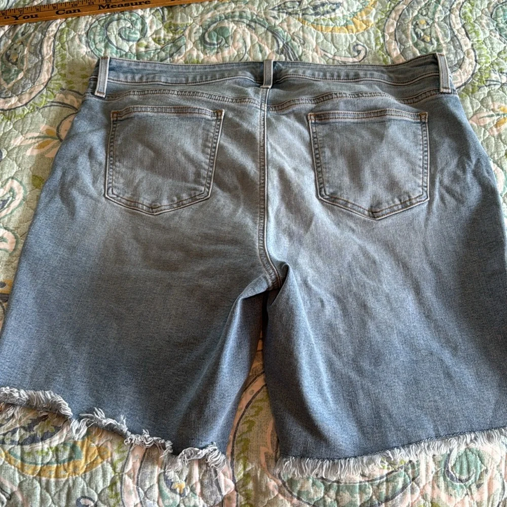 Chicos size 16 or size 3 in Chicos. Denim light wash fringed short - Picture 3 of 5